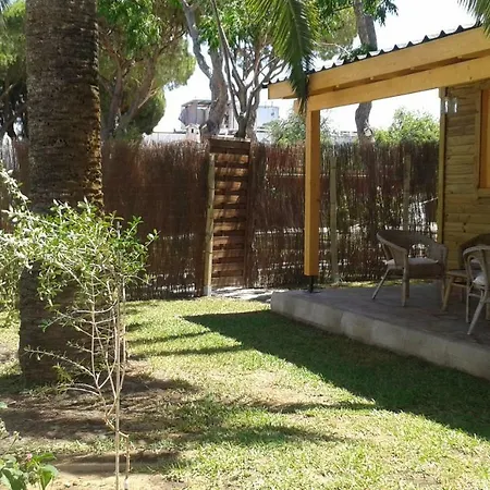 Casita de madera junto al mar-2